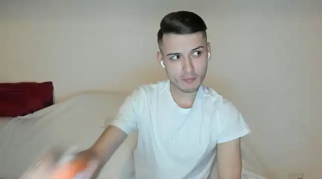 Snapshot of andboyfor6 chatting on 12.04.24 andboyfor6 online show from 12.04.24