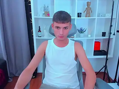 Snapshot of andboyfor6 chatting on 09.11.25 andboyfor6 online show from 09.11.25