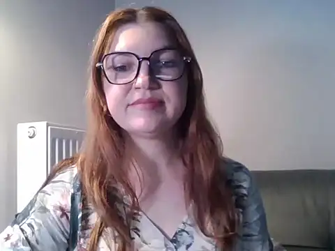 Snapshot of MartinePrettyFeet chatting on 11.19.25 MartinePrettyFeet online show from 11.19.25