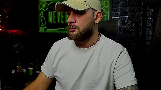 Snapshot of LexXHardy chatting on 10.13.25 LexXHardy online show from 10.13.25