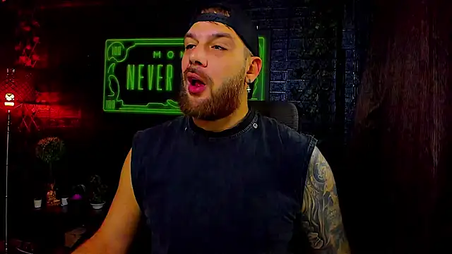 Snapshot of LexXHardy chatting on 10.15.25 LexXHardy online show from 10.15.25