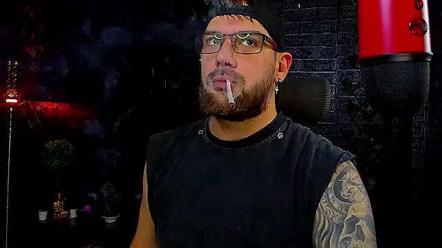 Snapshot of LexXHardy chatting on 10.16.25 LexXHardy online show from 10.16.25