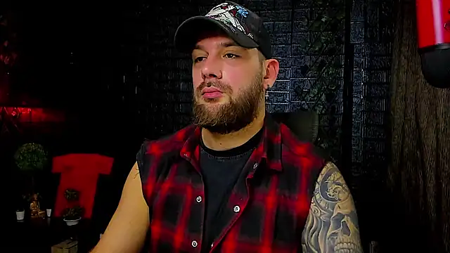 Snapshot of LexXHardy chatting on 10.18.25 LexXHardy online show from 10.18.25