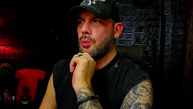 Snapshot of LexXHardy chatting on 10.25.25 LexXHardy online show from 10.25.25