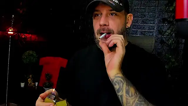 Snapshot of LexXHardy chatting on 10.26.25 LexXHardy online show from 10.26.25