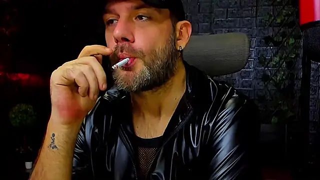 Snapshot of LexXHardy chatting on 11.04.25 LexXHardy online show from 11.04.25