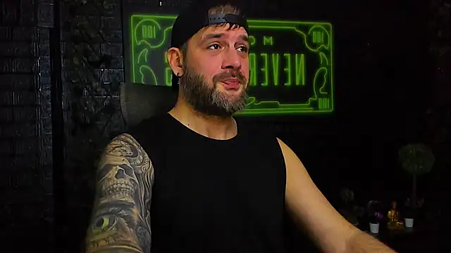 Snapshot of LexXHardy chatting on 11.13.25 LexXHardy online show from 11.13.25