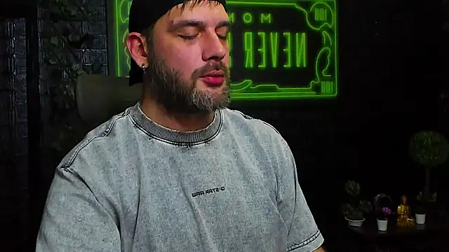 Snapshot of LexXHardy chatting on 11.13.25 LexXHardy online show from 11.13.25