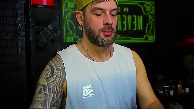 Snapshot of LexXHardy chatting on 11.15.25 LexXHardy online show from 11.15.25