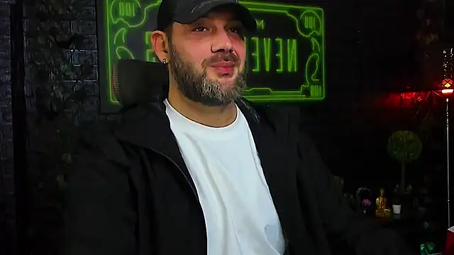 Snapshot of LexXHardy chatting on 11.16.25 LexXHardy online show from 11.16.25