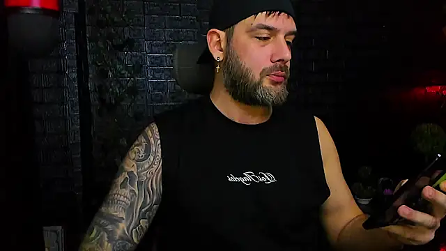 Snapshot of LexXHardy chatting on 11.18.25 LexXHardy online show from 11.18.25