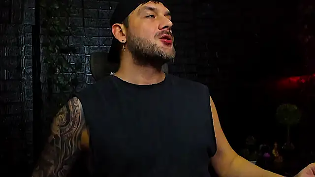 Snapshot of LexXHardy chatting on 11.30.25 LexXHardy online show from 11.30.25