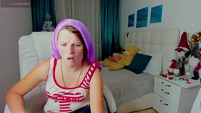 Snapshot of Kathlyn__Heath chatting on 12.20.24 Kathlyn Heath online show from 12.20.24