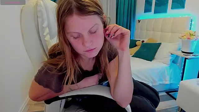 Snapshot of Kathlyn__Heath chatting on 02.22.25 Kathlyn Heath online show from 02.22.25