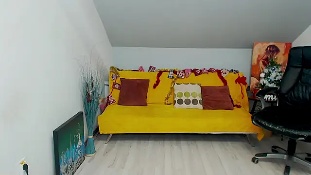 Cassandra Hotty online show from 01.08.25