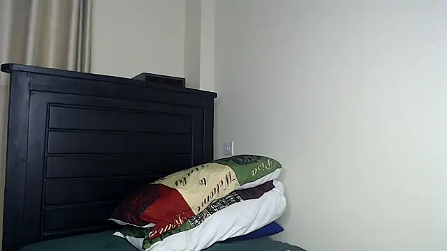 NIKKIE LOVE online show from 12.21.25