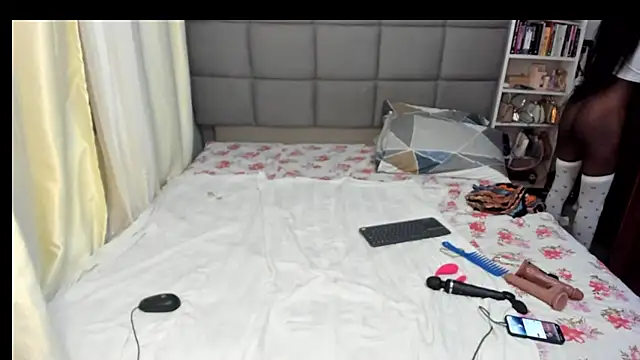 Snapshot of suhaila_suus chatting on 12.24.24 suhaila suus online show from 12.24.24