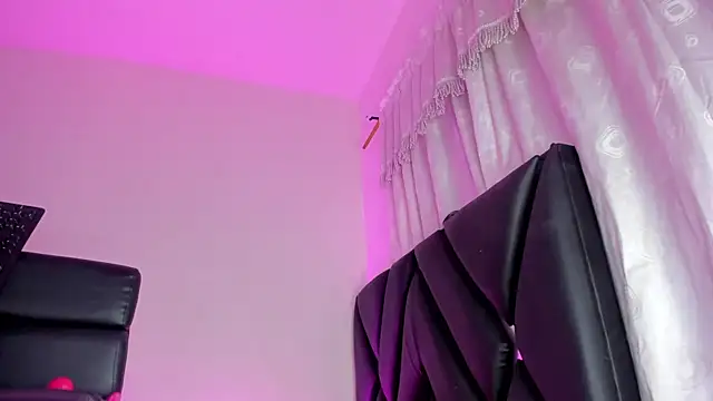 Snapshot of stephany_doll_ chatting on 12.11.24 stephany doll online show from 12.11.24