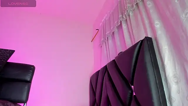 Snapshot of stephany_doll_ chatting on 10.31.25 stephany doll online show from 10.31.25