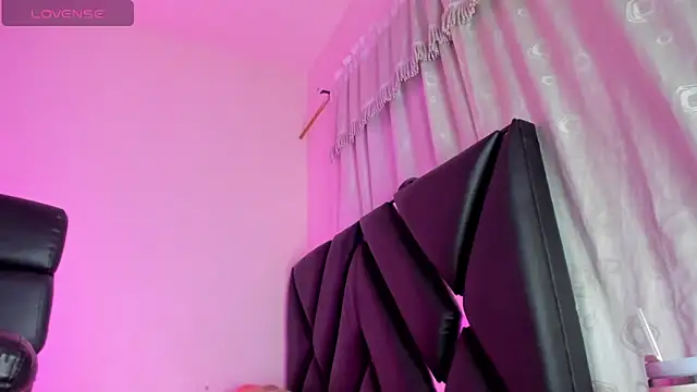 Snapshot of stephany_doll_ chatting on 12.16.25 stephany doll online show from 12.16.25