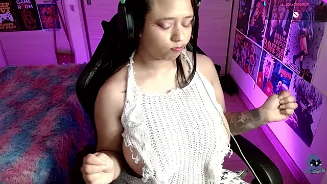 Snapshot of Emmachan19 chatting on 12.29.24 Emmachan19 online show from 12.29.24