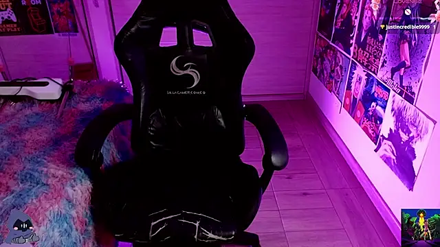 Snapshot of Emmachan19 chatting on 01.20.25 Emmachan19 online show from 01.20.25