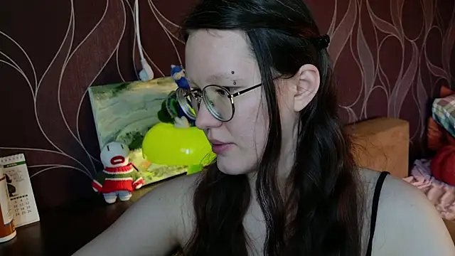 Snapshot of MiriamOr chatting on 06.27.26 MiriamOr online show from 06.27.26