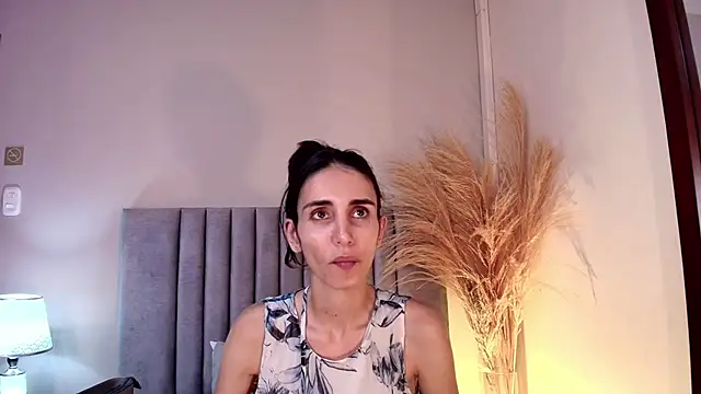 Nina Cavaali online show from 10.18.25