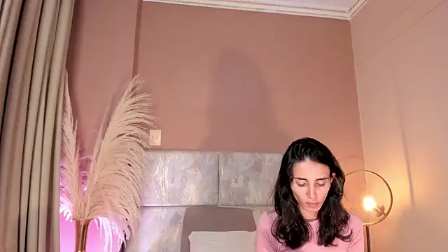 Nina Cavaali online show from 11.04.25