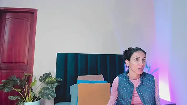 Nina Cavaali online show from 11.28.25