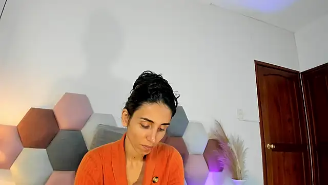 Nina Cavaali online show from 11.30.25