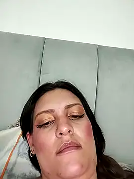 Mia Hampton online show from 03.07.25