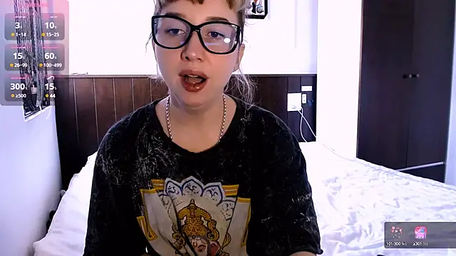 Cosmo Riri online show from 01.30.25