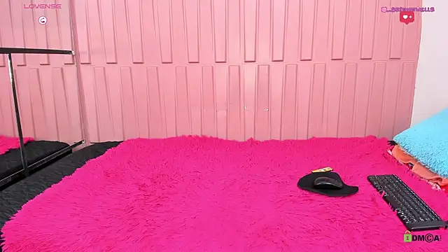 Briana Wells  online show from 01.08.25