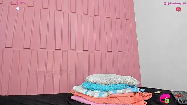 Briana Wells  online show from 03.18.25