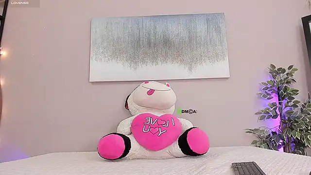 Briana Wells  online show from 10.28.25