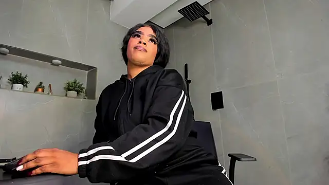 Briana Wells  online show from 06.04.26