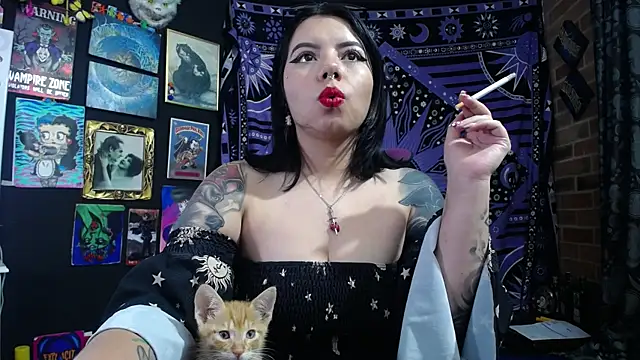 Snapshot of Yourmadame_P chatting on 11.28.25 Yourmadame P online show from 11.28.25