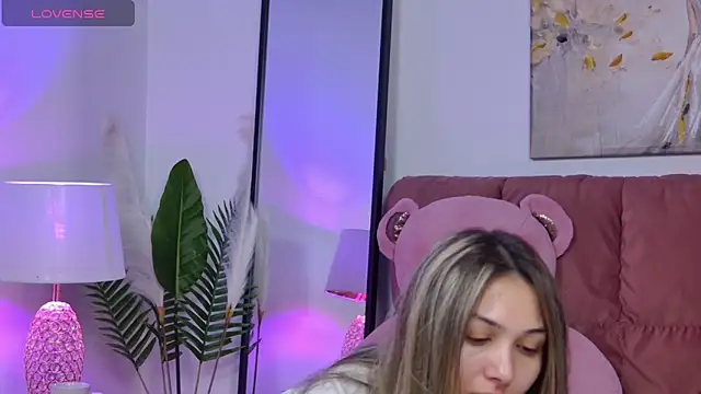 NicolLopeze online show from 11.20.25