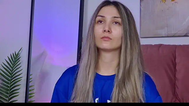 NicolLopeze online show from 11.26.25