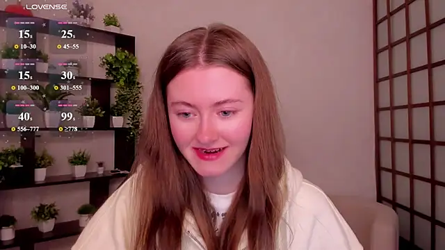 Snapshot of KateCuddle chatting on 04.28.26 KateCuddle online show from 04.28.26