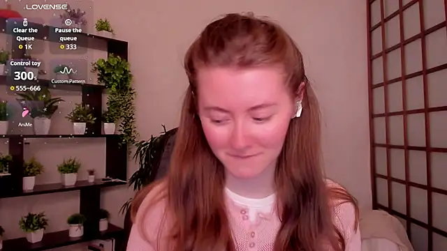 Snapshot of KateCuddle chatting on 05.01.26 KateCuddle online show from 05.01.26