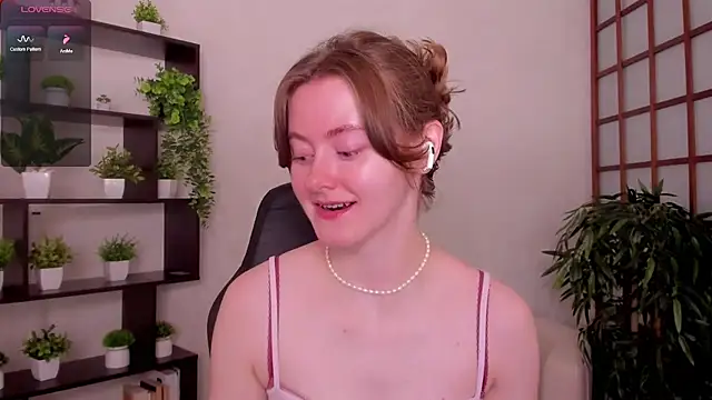 Snapshot of KateCuddle chatting on 07.15.26 KateCuddle online show from 07.15.26