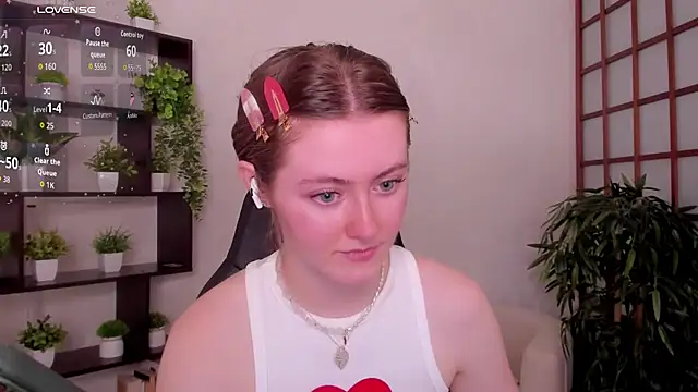 Snapshot of KateCuddle chatting on 07.16.26 KateCuddle online show from 07.16.26