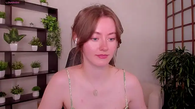 Snapshot of KateCuddle chatting on 07.17.26 KateCuddle online show from 07.17.26