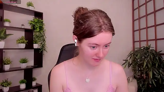 Snapshot of KateCuddle chatting on 07.30.26 KateCuddle online show from 07.30.26