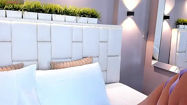 Snapshot of ValeriaGarcia chatting on 02.27.25 ValeriaGarcia online show from 02.27.25