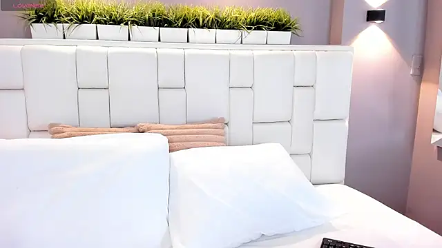 Snapshot of ValeriaGarcia chatting on 02.28.25 ValeriaGarcia online show from 02.28.25