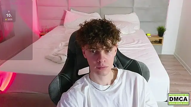Snapshot of cute_thomas chatting on 02.04.25 cute thomas online show from 02.04.25