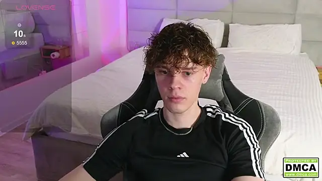 Snapshot of cute_thomas chatting on 03.20.25 cute thomas online show from 03.20.25
